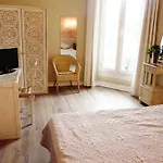 Alexandra - Boutique 胡安莱潘