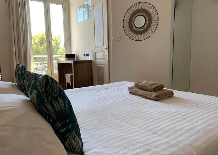 Alexandra - Boutique ז'ואן-לה-פינס